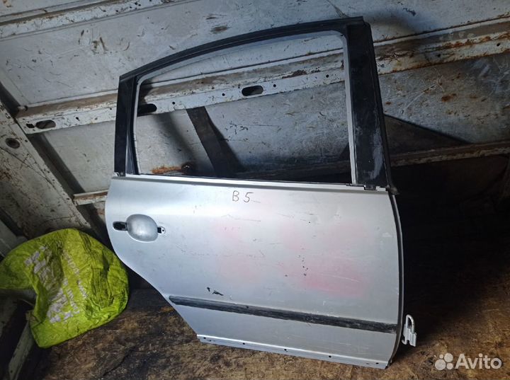 Дверь 3B5833052AB задняя правая пассат б5