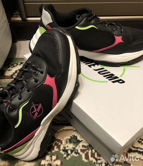 Продам кроссовки