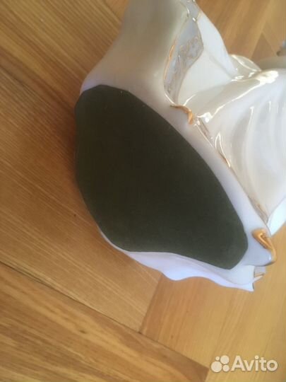 Фарфоровая статуэтка 