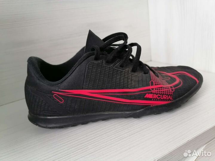 Футбольные бутсы nike