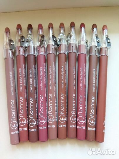 Карандаши для губ с точилкой новые