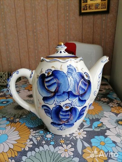 Чайник доливной с цветочным декором, фарфор, гжель