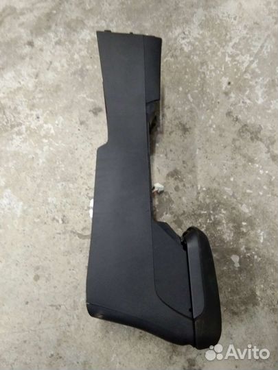 Подлокотник Митсубиси Лансер 10