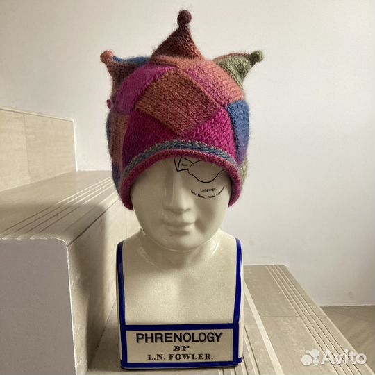 Дизайнерская вязаная шапка