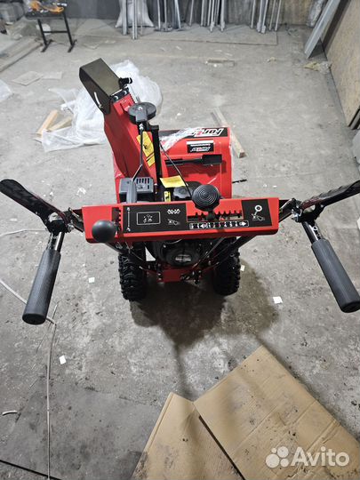 Снегоуборщик с электростартером