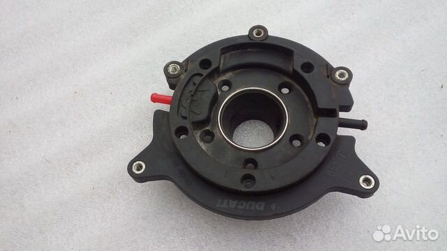 Ducati M696 Monster крепление крышки бака