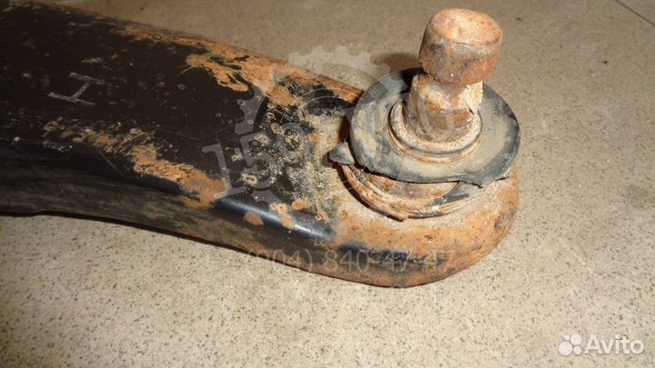 Рычаг передний правый Mitsubishi Carisma (DA)