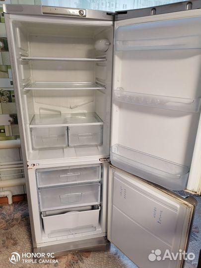 Холодильник бу indesit