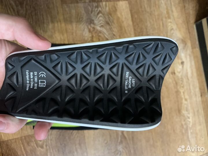 Футбольные щитки