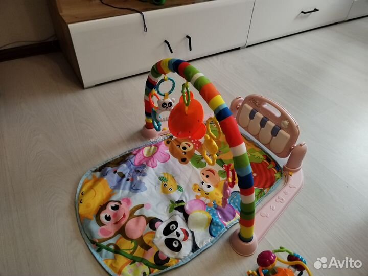 Погремушки и музыкальный коврик