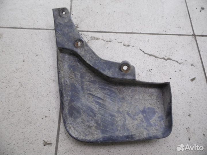 Брызговик задний правый Renault Sandero 2014