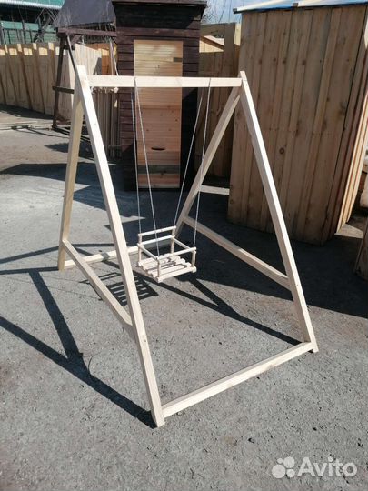 Садовые качели из дерева