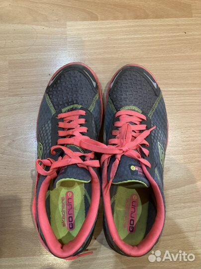 Кроссовки беговые женские 40 размер