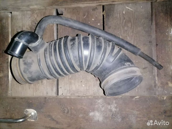 Патрубок воздушного фильтра Mitsubishi galant