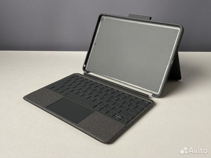 Logitech Combo Touch iPad 7-8th