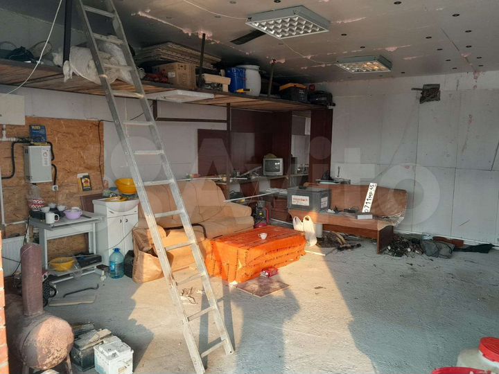 Гараж, > 30 м²