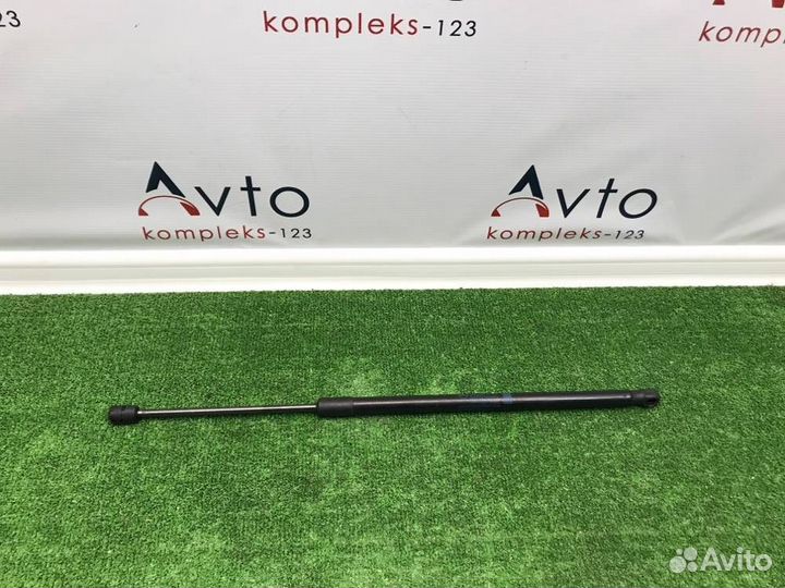 Амортизатор капота Mercedes-Benz C-180 W204