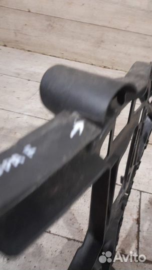 Кронштейн бампера задний правый Mercedes Gl Gls