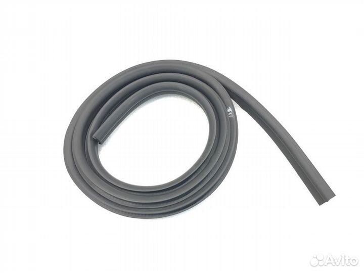 Уплотнитель двери задний правый Ford Mondeo седан