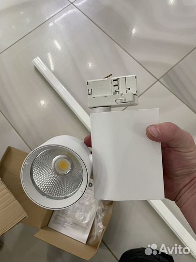 Трековый светильник LED(светодиодные)