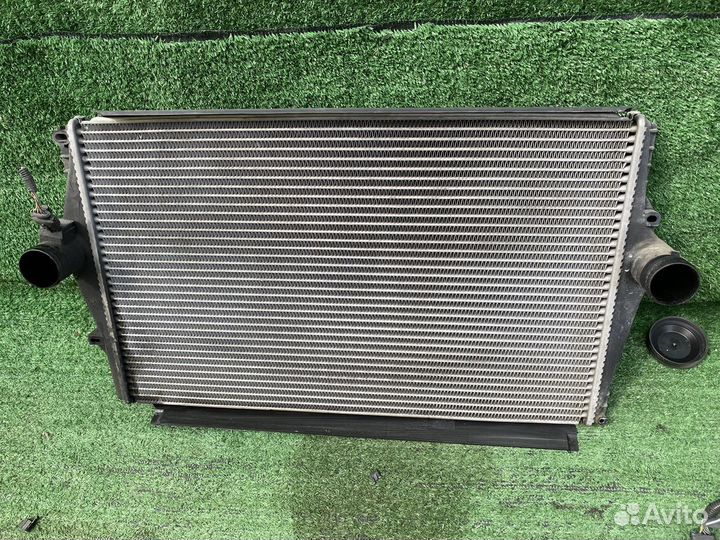 Радиатор интеркулера Volvo XC70 SZ 8683169