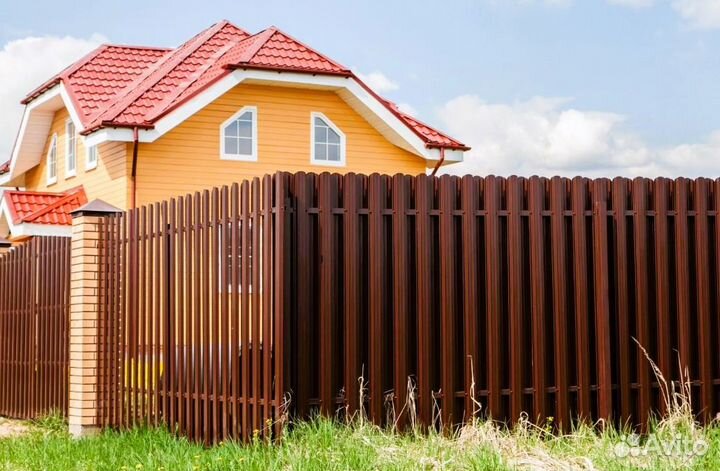 Забор из евроштакетника за 1 день под ключ