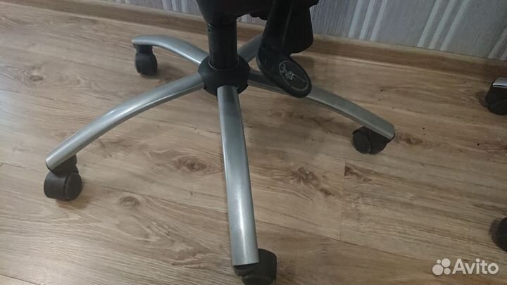 Офисное кресло