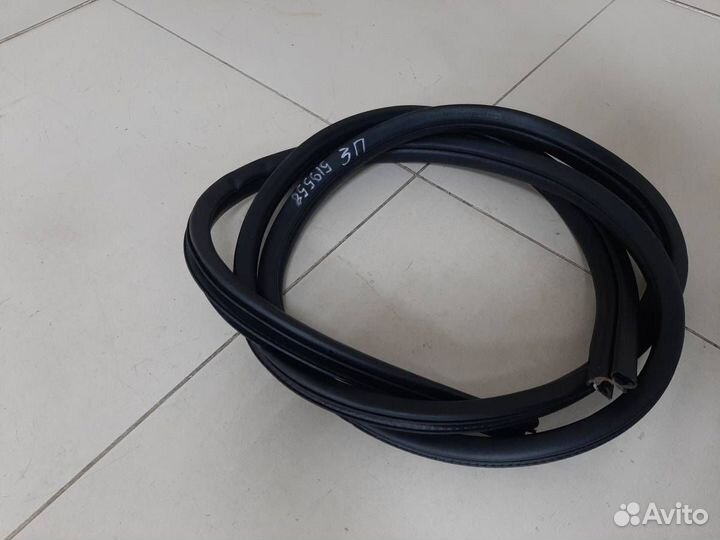 Уплотнитель проема двери задней правой Mitsubishi