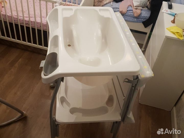 Пеленальный столик с ванночкой mothercare