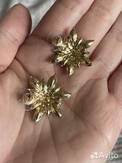 Сверкающие серьги цветы