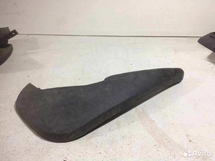 Брызговик передний правый Land Rover Range Rover