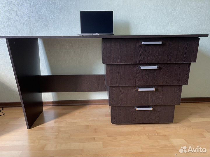 Стол письменный