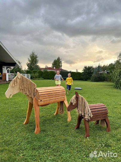 Декоративные садовые деревянные лошадки