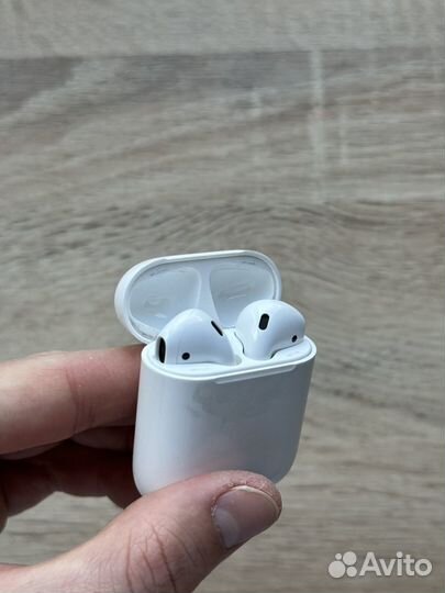 Наушники Apple AirPods (1го поколения)