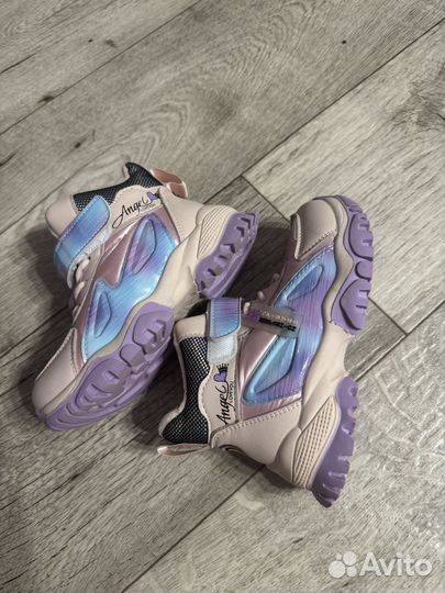 Кроссовки для девочки