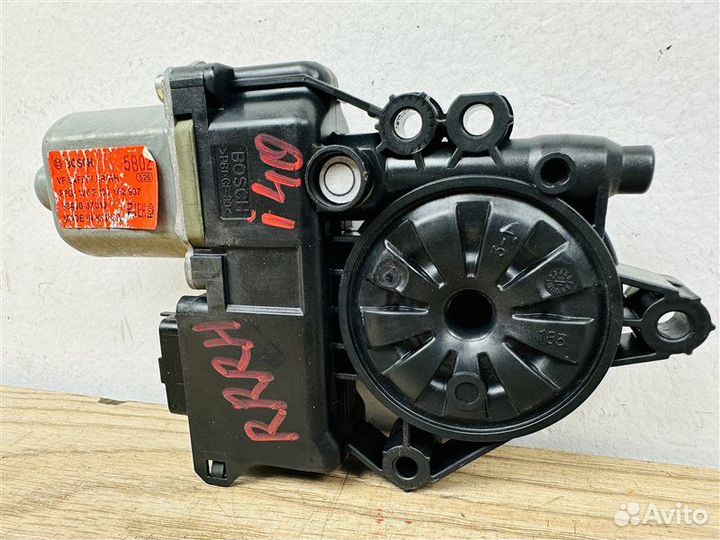 Моторчик стеклоподъемника задний правый Hyundai