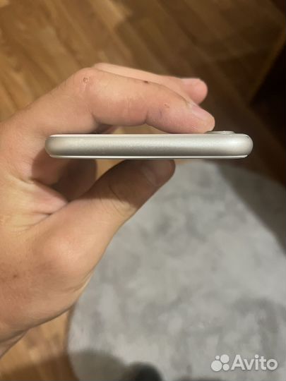 Телефон iPhone 8 64 gb