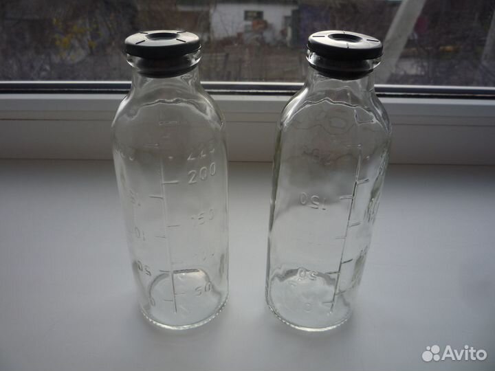 Стеклянная бутылочка