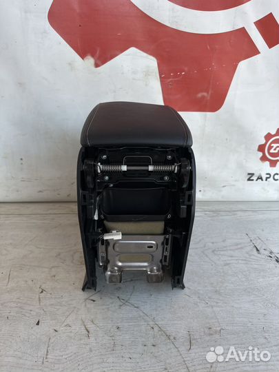 Lexus RX4 Подлокотник