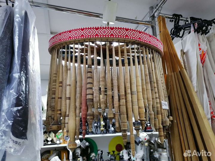 Чемоданы. Прялки. Книги