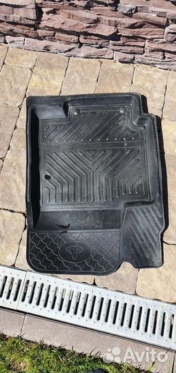 Комплект резиновых ковриков в салон kio rio 3