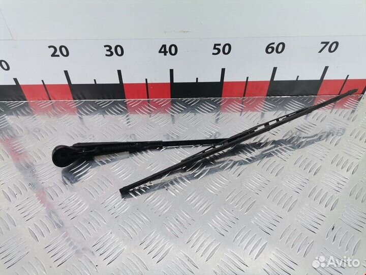 Щеткодержатель задний Volkswagen Caddy 2 2001