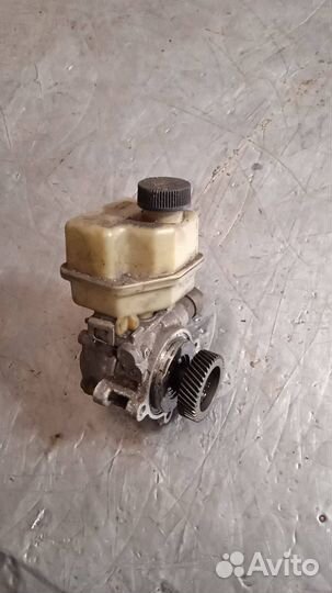 Насос гидроусилителя руля Mazda MPV LV 1992