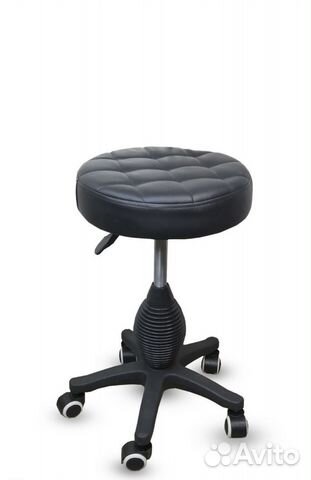 Стул на колесиках