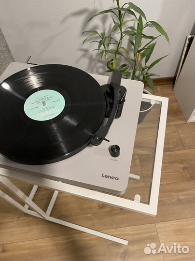 Виниловый проигрыватель Lenco