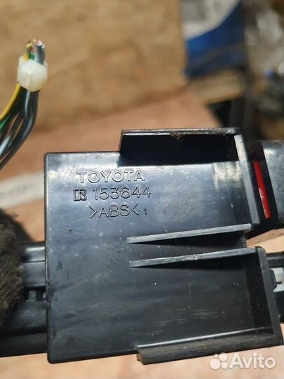 Кнопка аварийного сигнала Toyota Corolla E12 2001