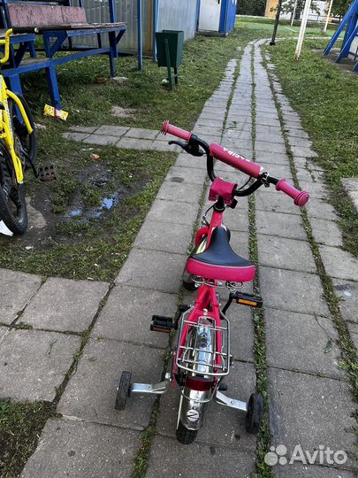 Детский велосипед с доп. колесиками