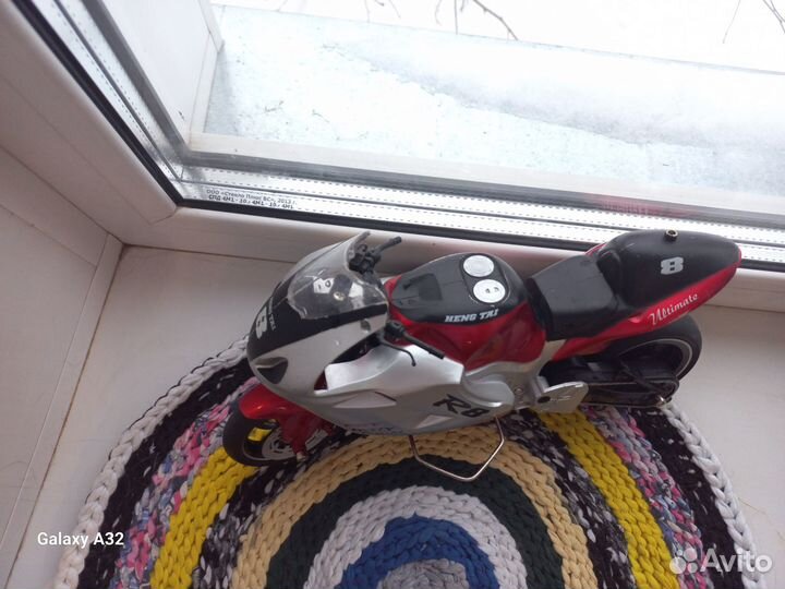 Игрушечные машинки большие - несколько штук