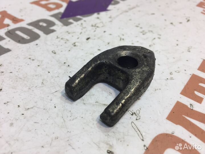 Рено Трафик кронштейн форсунки