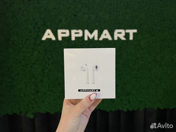 Наушники Apple AirPods 2 (2019) в зарядном футляре